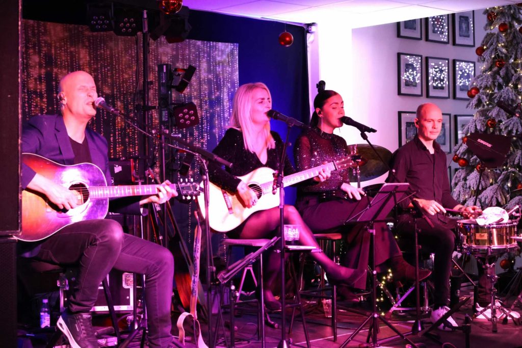 SKRÅÅL band underholder med livemusik til Den Store Julefrokost hos Esbjerg Konference & Event