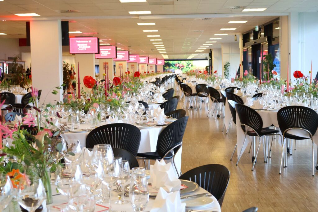 Esbjerg Knækker Cancer 2025 i Carlsberg Loungen på Blue Water Arena afviklet af Esbjerg Konference & Event