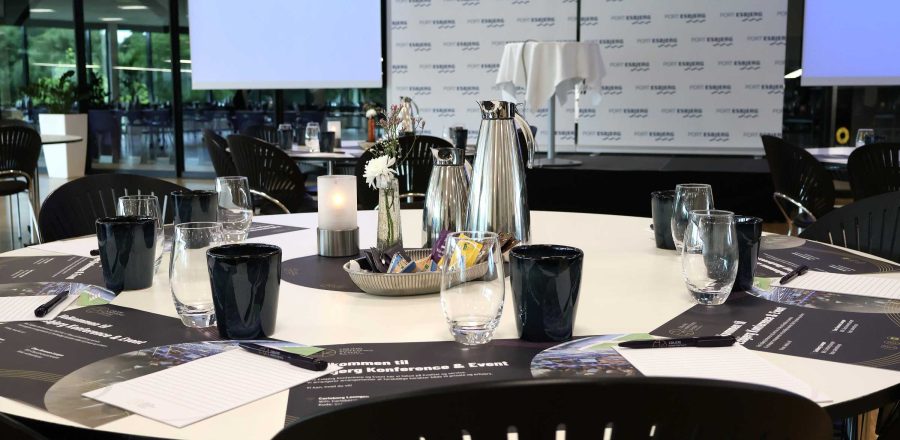 Lyst og moderne mødelokale i Esbjerg klar til gæsterne ankommer