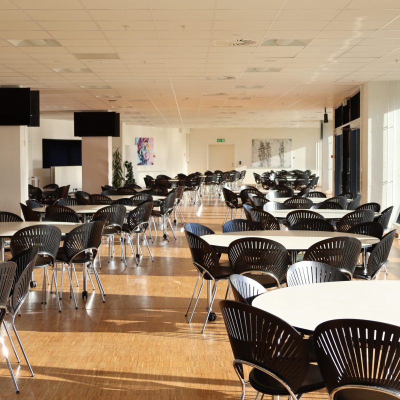 Stort og lyst lokale i Esbjerg hos Esbjerg Konference & Event på Blue Water Arena med udsigt til stadion