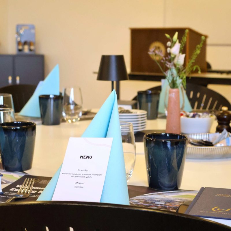 Skylounge 2 med mødeopdækning og middag