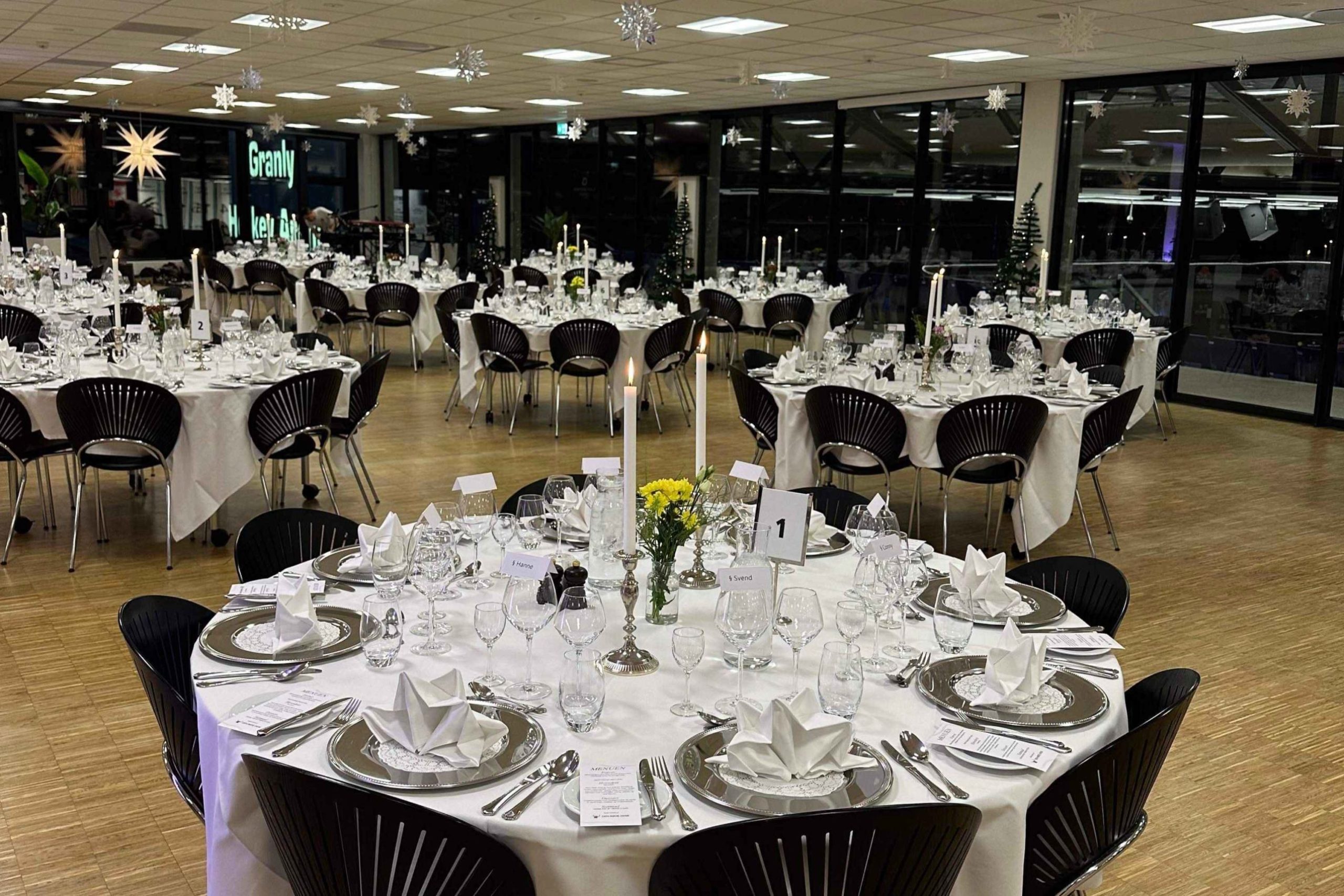 Julefrokost i Esbjerg med bordservering i eget lokale.