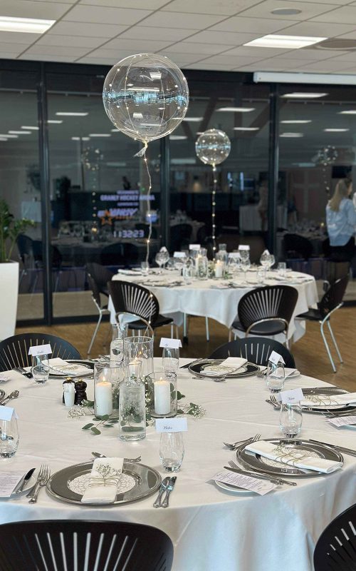 Konfirmation i Esbjerg 2025. Planlæg konfirmation i Esbjerg med udsigt til Granly Hockey Arena.