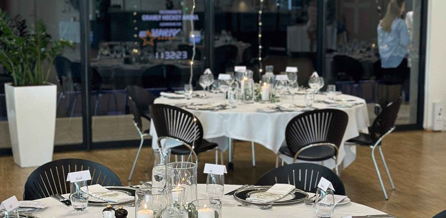 Konfirmation i Esbjerg 2025. Planlæg konfirmation i Esbjerg med udsigt til Granly Hockey Arena.