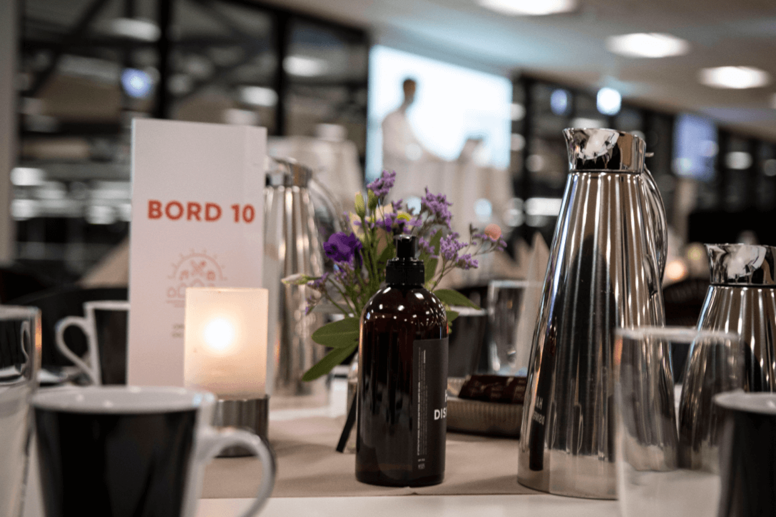 Mødepakke Mødepakker til alt fra små møder til store konferencer