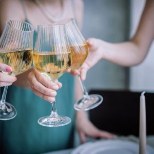 woman-in-elegant-dresses-toasting-with-glasses-of–EGGDZU7_small (1) woman-in-elegant-dresses-toasting-with-glasses-of--EGGDZU7_small (1)